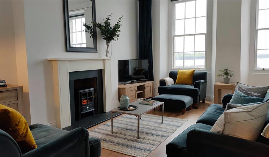 sitting area with fire place