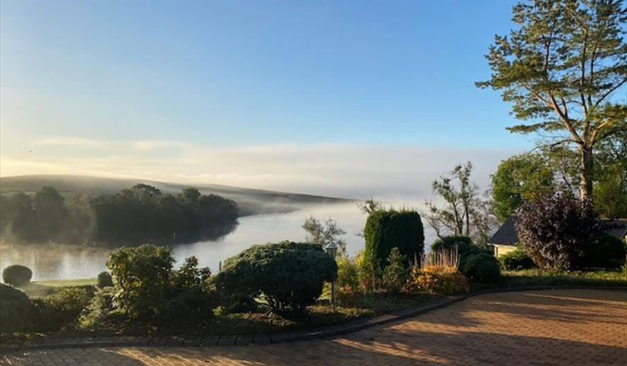 Inishclare Cottages - Lakeside Cottage