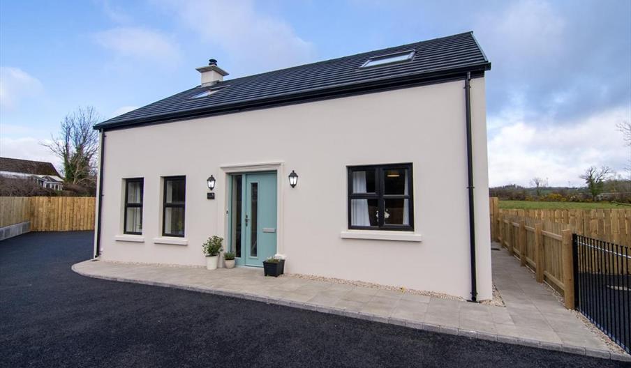 exterior of Dawn Chorus self-catering cottage