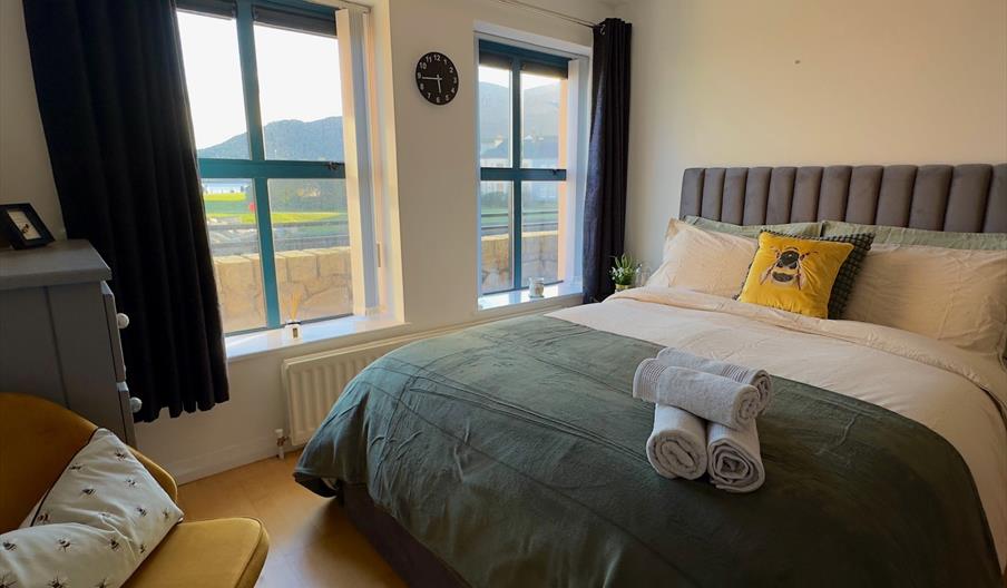 NIapartments: Coastal retreat with Mountain views