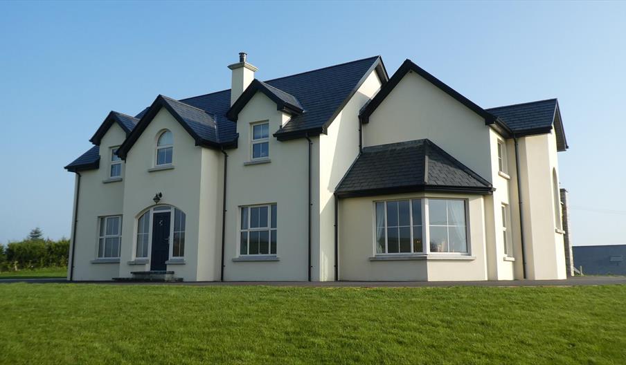 Image of the front of Beech Hill house