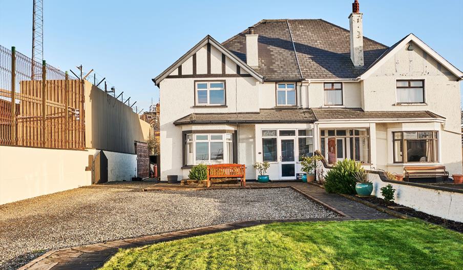 Image of front of Metropole Lodge by Escape Ordinary