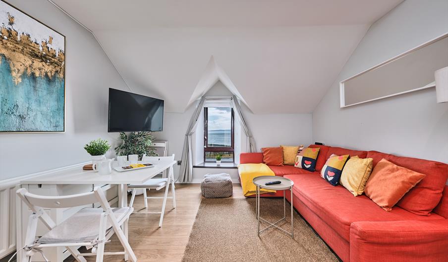 sitting area with tv and small table