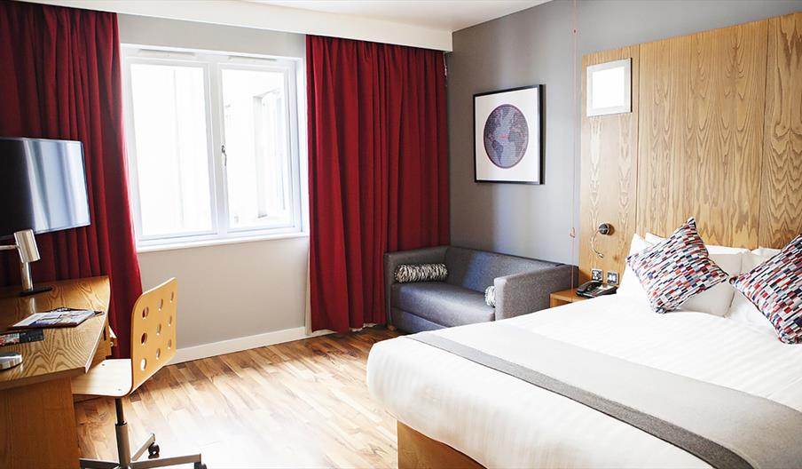 room for 2 with double bed/ sofa and desk