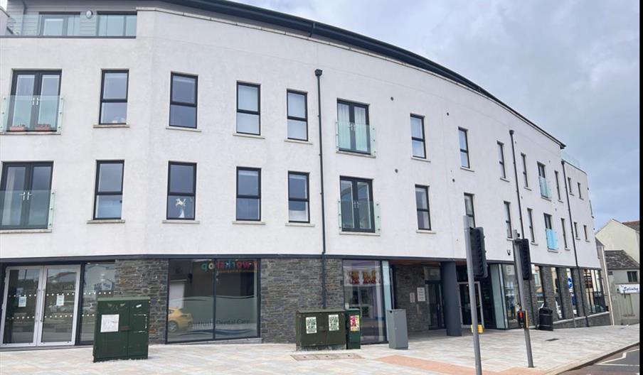 2nd floor apartment accessible by lift.