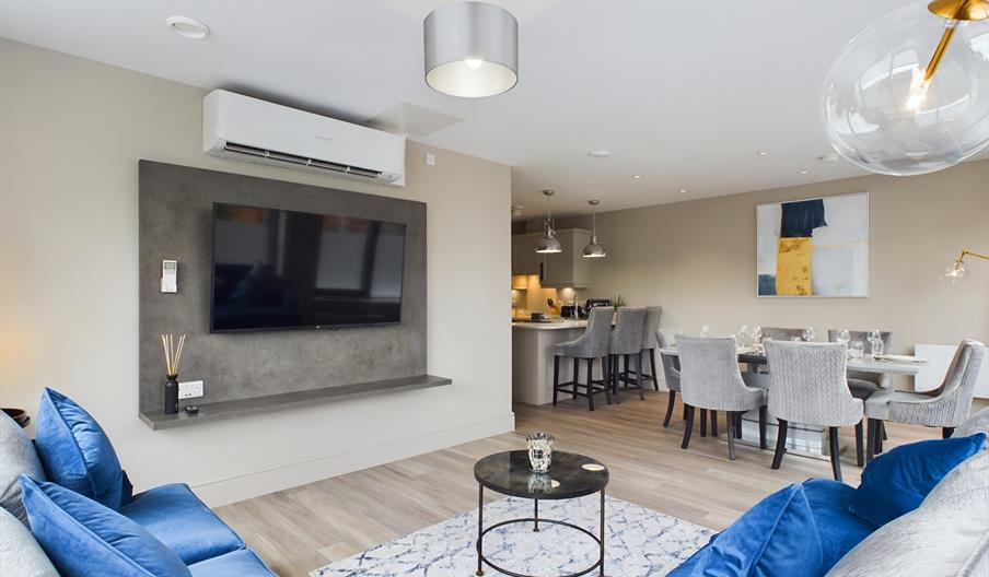 Lesley House – Bradbury Apartment