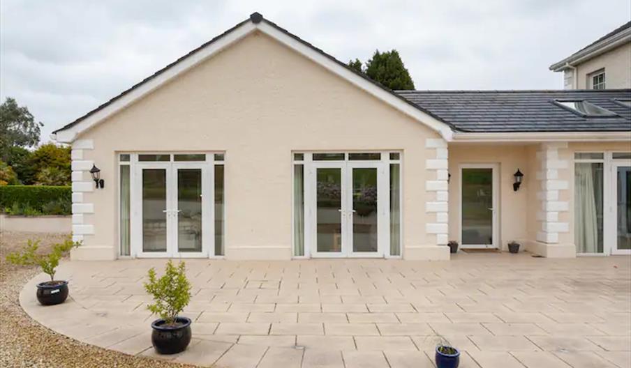 Outside of self contained aprtement, no steps to access and self parking.